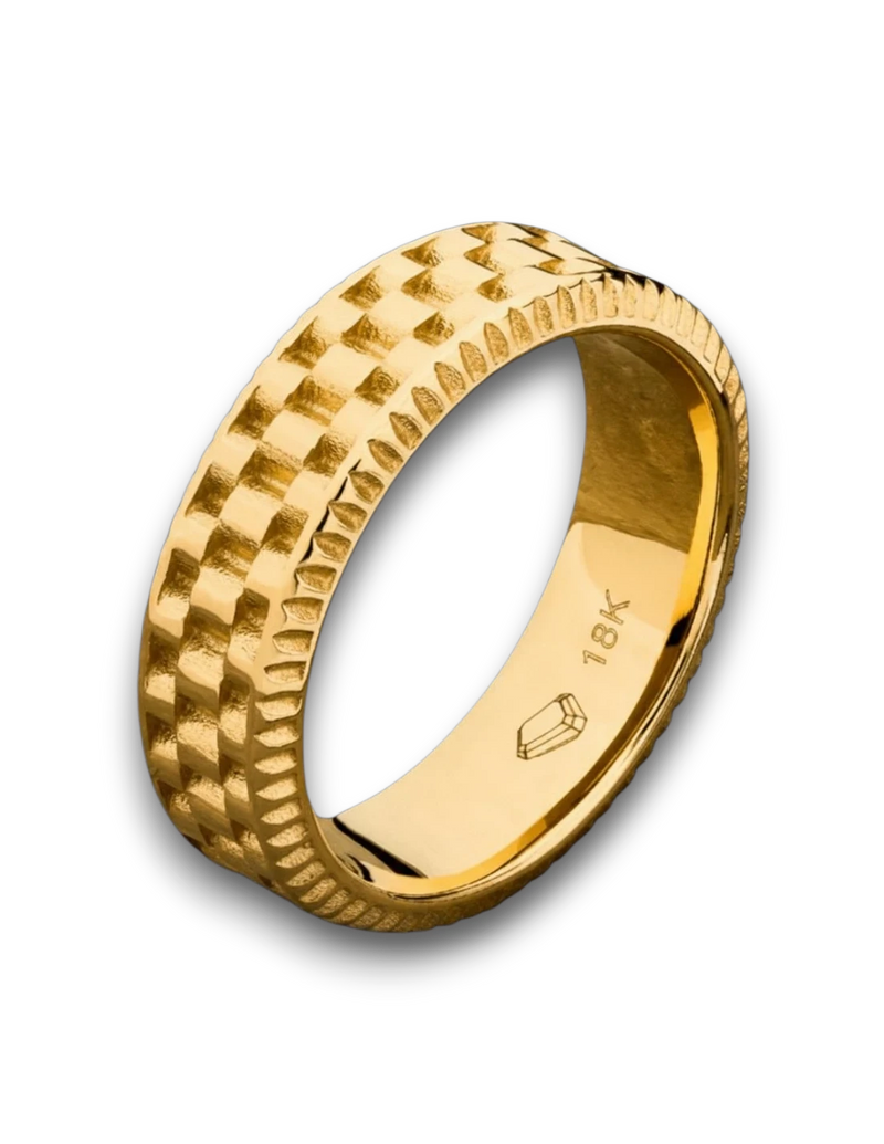 Amaranthus Gold Esparta ring in 18k gold-plated titanium with a textured checkerboard pattern. Water and sweat resistant.